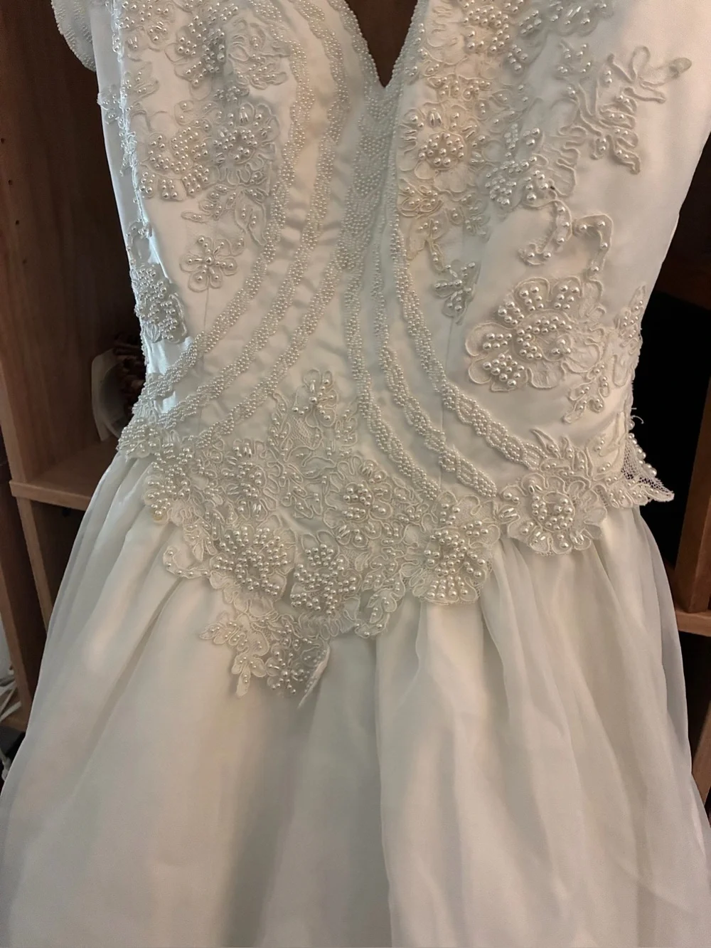 Elegant Cream Bridal Ball Gown Dress with Lace Bodice